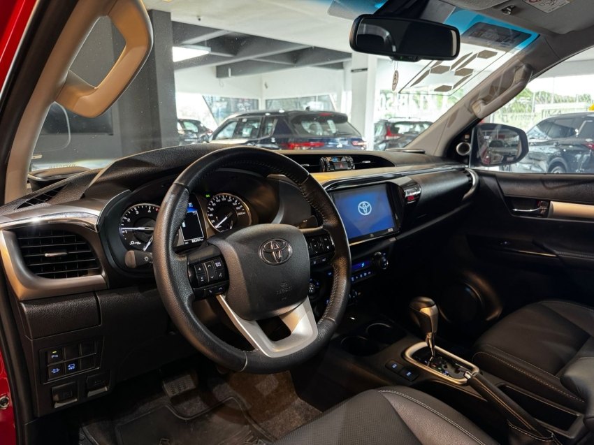 Toyota-HILUX-2.8 D-4D TURBO DIESEL CD SRX 4X4 AUTOMÁTICO