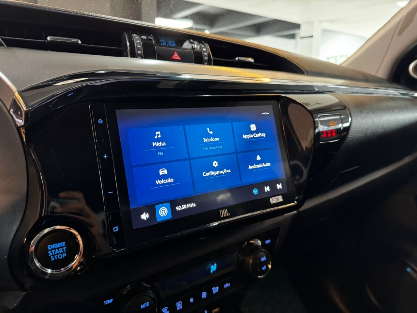 Toyota-HILUX-2.8 D-4D TURBO DIESEL CD SRX 4X4 AUTOMÁTICO