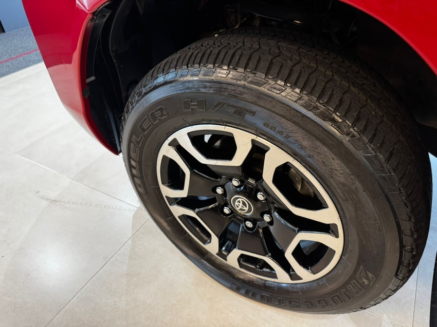 Toyota-HILUX-2.8 D-4D TURBO DIESEL CD SRX 4X4 AUTOMÁTICO