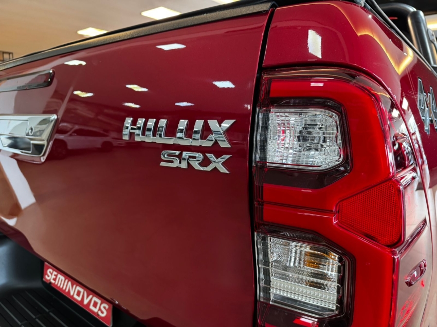 Toyota-HILUX-2.8 D-4D TURBO DIESEL CD SRX 4X4 AUTOMÁTICO