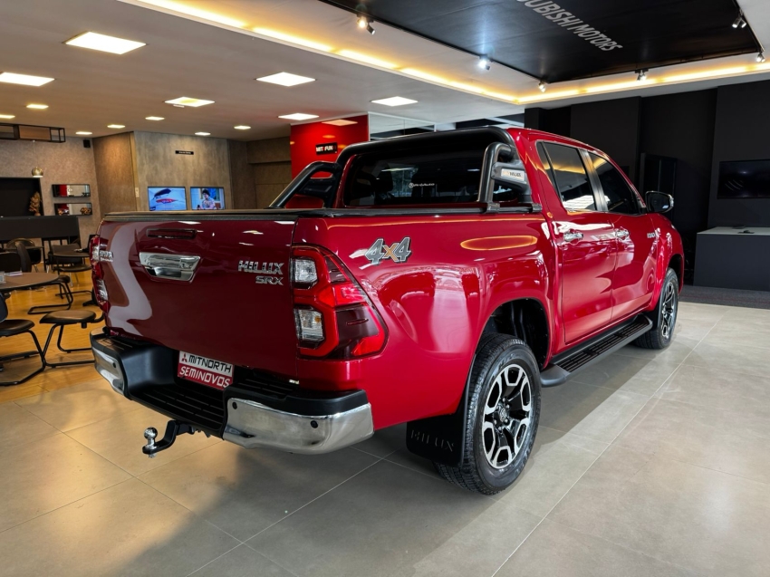 Toyota-HILUX-2.8 D-4D TURBO DIESEL CD SRX 4X4 AUTOMÁTICO