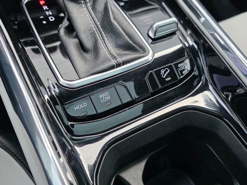 Jeep-COMMANDER-2.0 TD380 TURBO DIESEL OVERLAND AT9