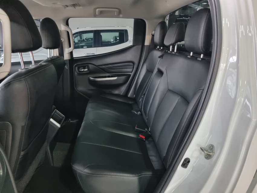 Mitsubishi-L200 TRITON-2.4 16V TURBO DIESEL SPORT HPE-S CD 4P 4X4 AUTOMÁTICO