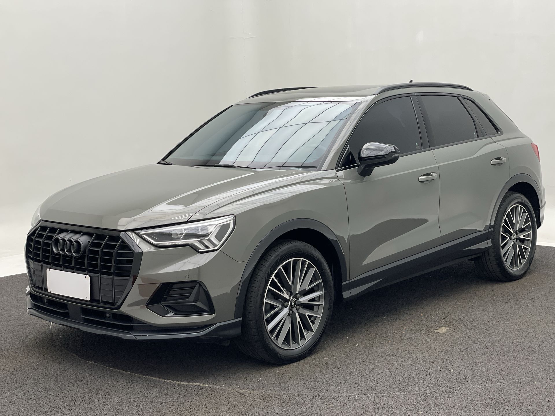 Audi-Q3-Q3 Black S Line 1.4 TFSI S-tronic