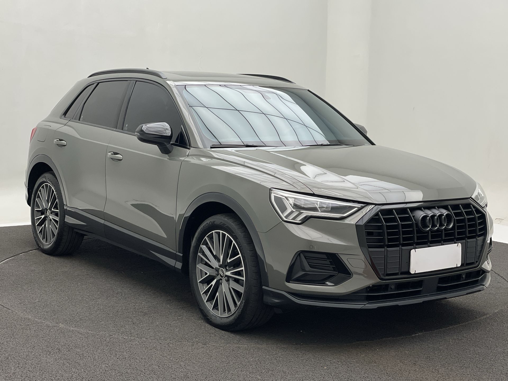 Audi-Q3-Q3 Black S Line 1.4 TFSI S-tronic