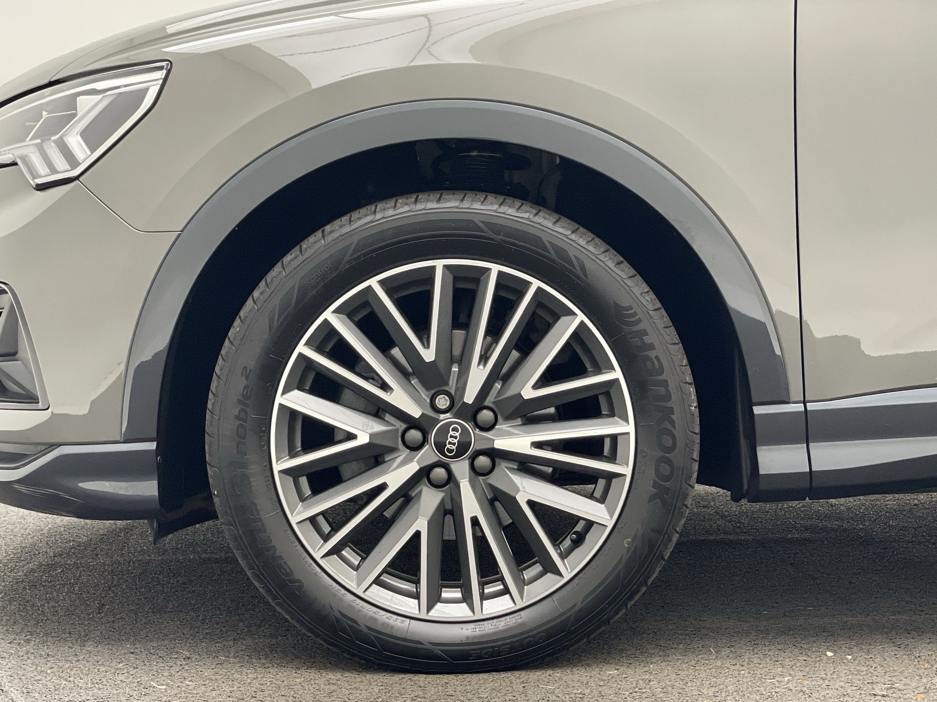 Audi-Q3-Q3 Black S Line 1.4 TFSI S-tronic