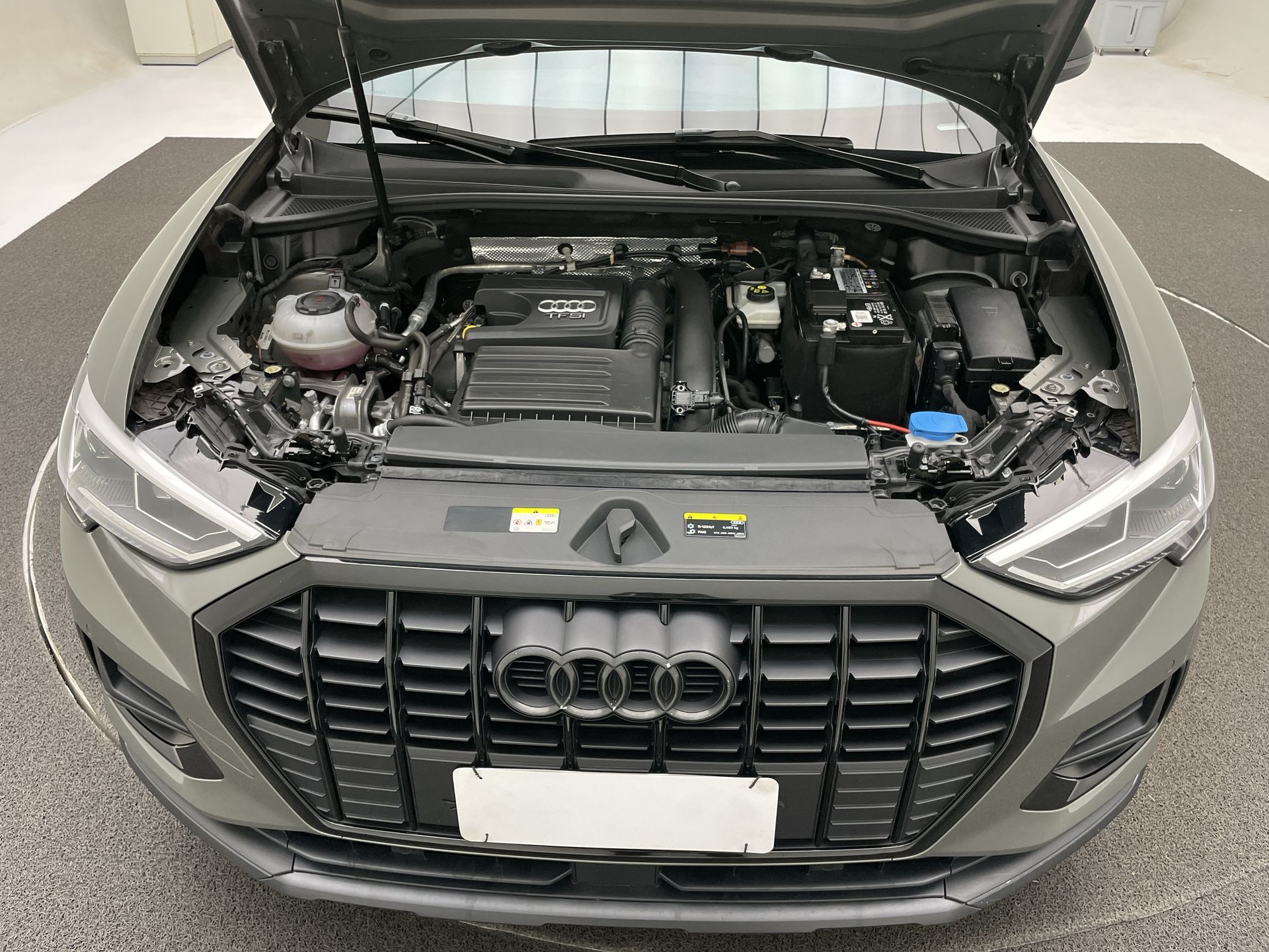 Audi-Q3-Q3 Black S Line 1.4 TFSI S-tronic