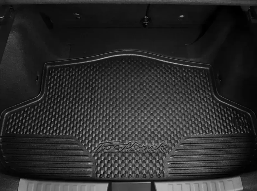 Tapete de porta malas com borda elevada