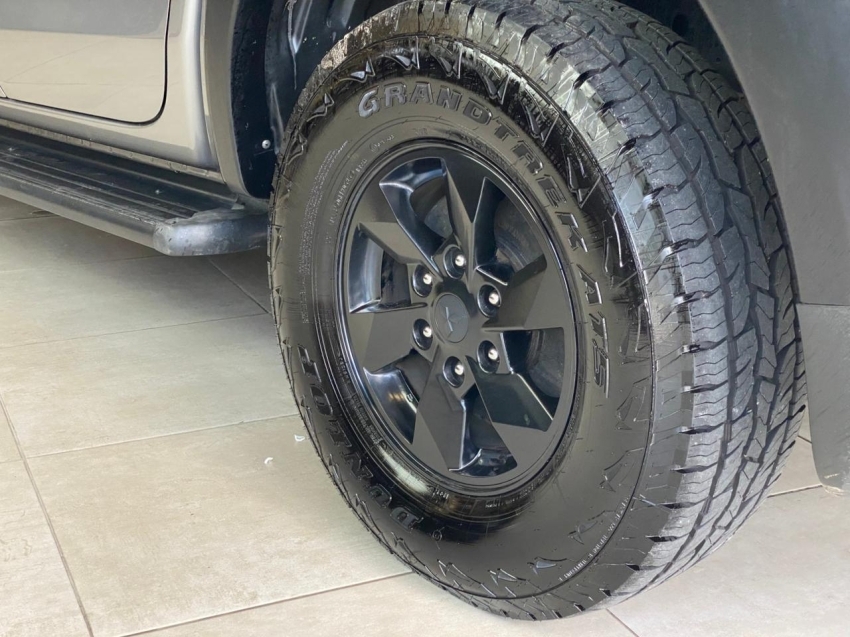 Mitsubishi-L200 TRITON-2.4 16V TURBO DIESEL OUTDOOR HPE CD 4X4 AUTOMÁTICO