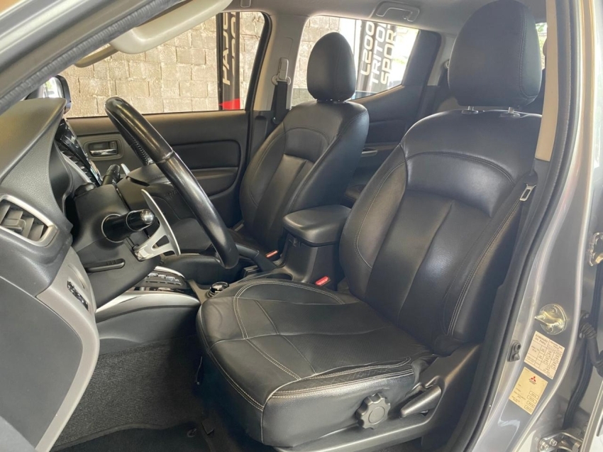 Mitsubishi-L200 TRITON-2.4 16V TURBO DIESEL OUTDOOR HPE CD 4X4 AUTOMÁTICO