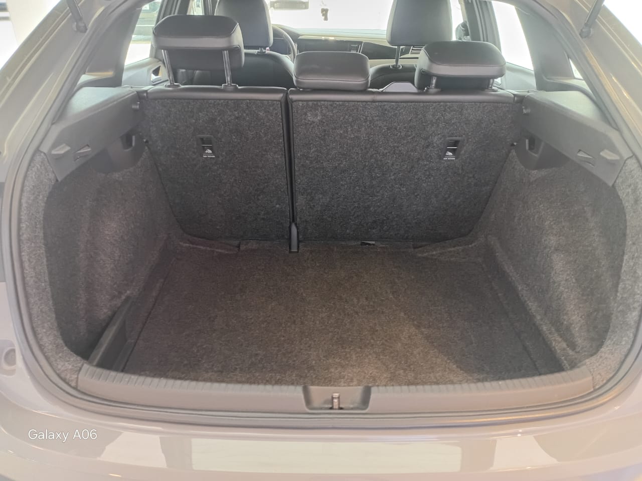 VW - Volkswagen-Nivus-Nivus Highline 1.0 200 TSI Flex Aut.