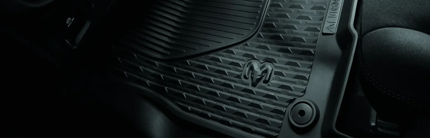 TAPETE DE BORDAS ELEVADAS​