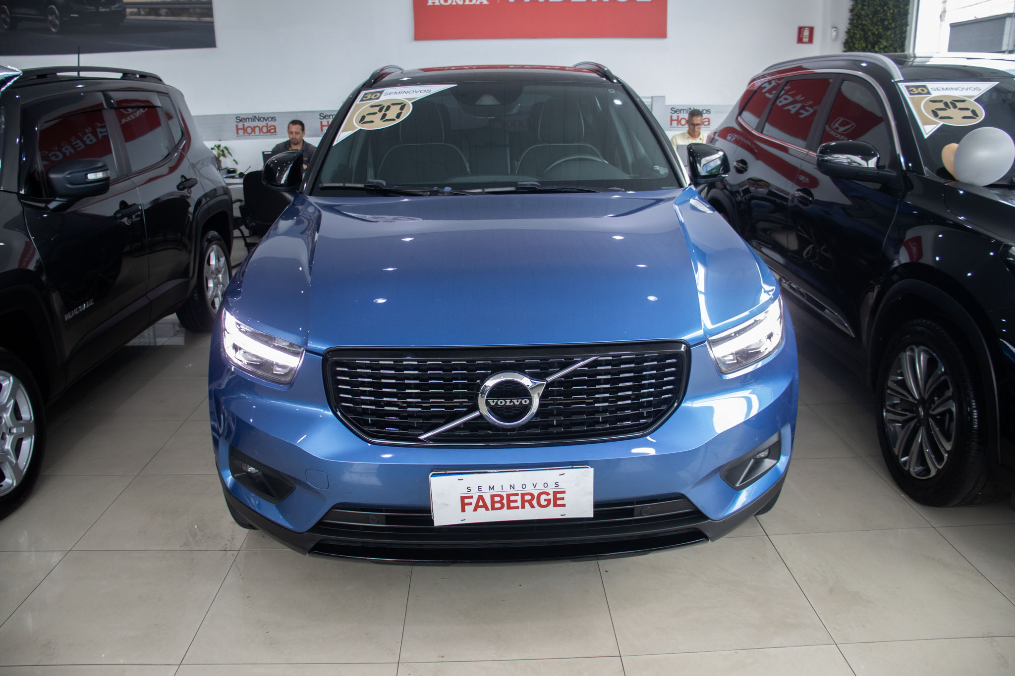 Volvo-XC 40-XC 40 T-5 R-DESIGN 1.5 FWD (Híbrido)