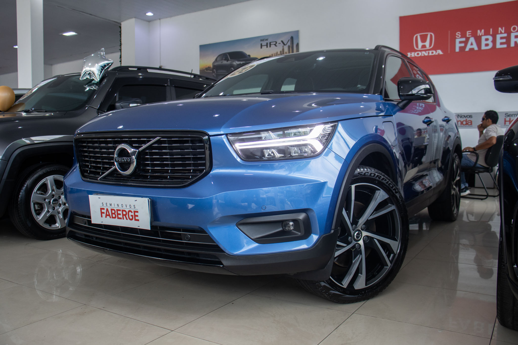 Volvo-XC 40-XC 40 T-5 R-DESIGN 1.5 FWD (Híbrido)