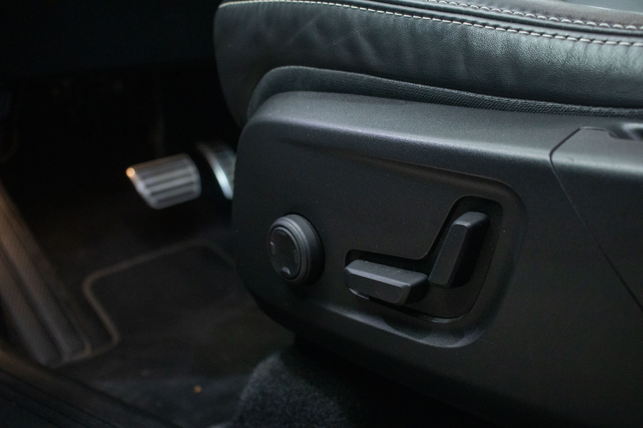 Volvo-XC 40-XC 40 T-5 R-DESIGN 1.5 FWD (Híbrido)