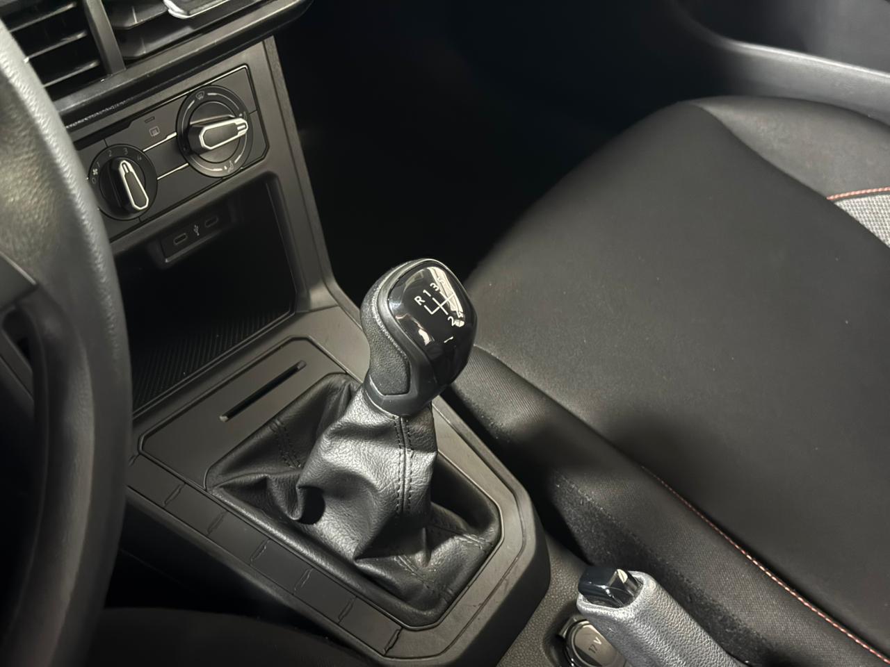 VW - Volkswagen-Polo-Polo Track 1.0 Flex 12V 5p