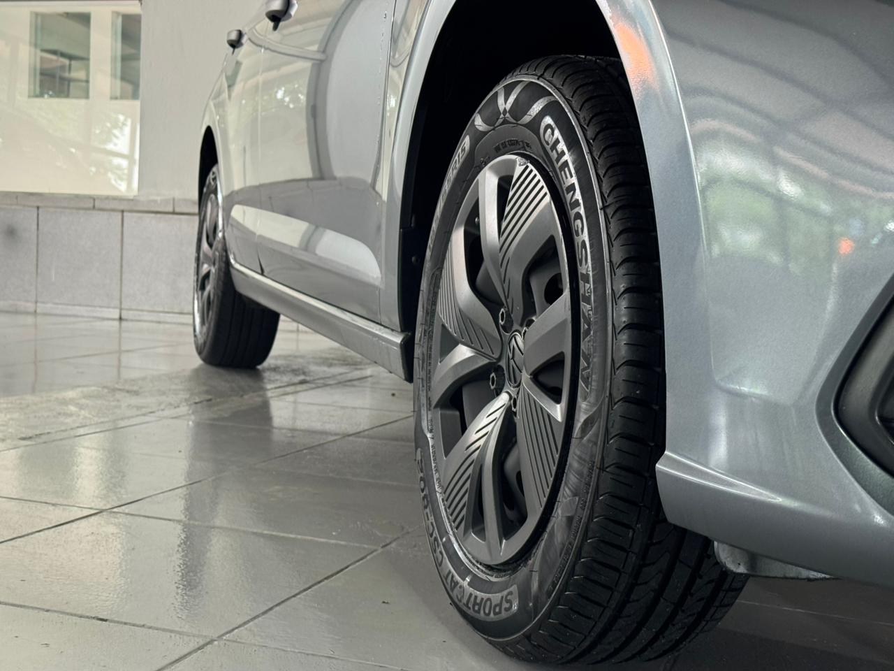 VW - Volkswagen-Polo-Polo Track 1.0 Flex 12V 5p