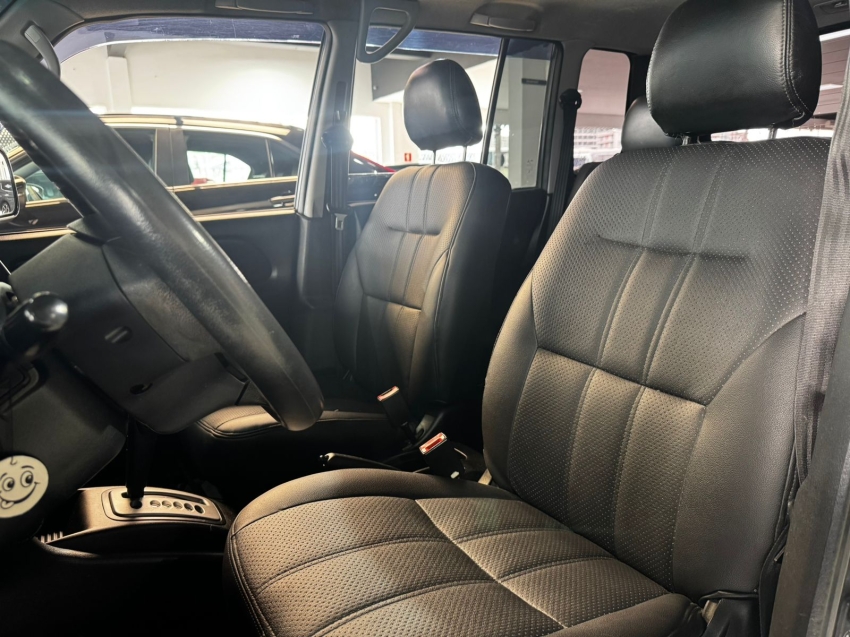 Mitsubishi-PAJERO TR4-2.0 4X2 16V 140CV FLEX 4P AUTOMÁTICO