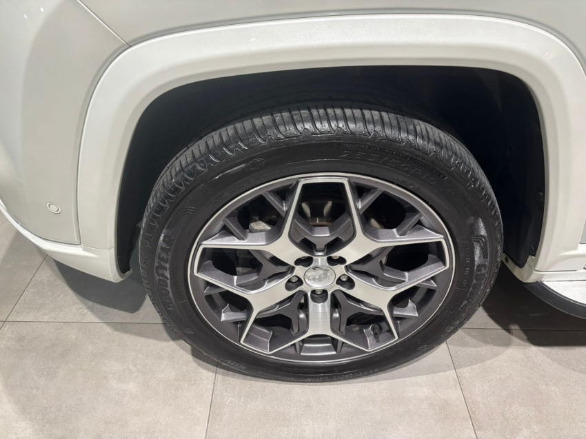 Jeep-COMMANDER-2.0 TD380 TURBO DIESEL OVERLAND AT9