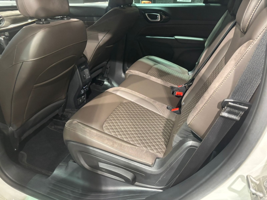 Jeep-COMMANDER-2.0 TD380 TURBO DIESEL OVERLAND AT9