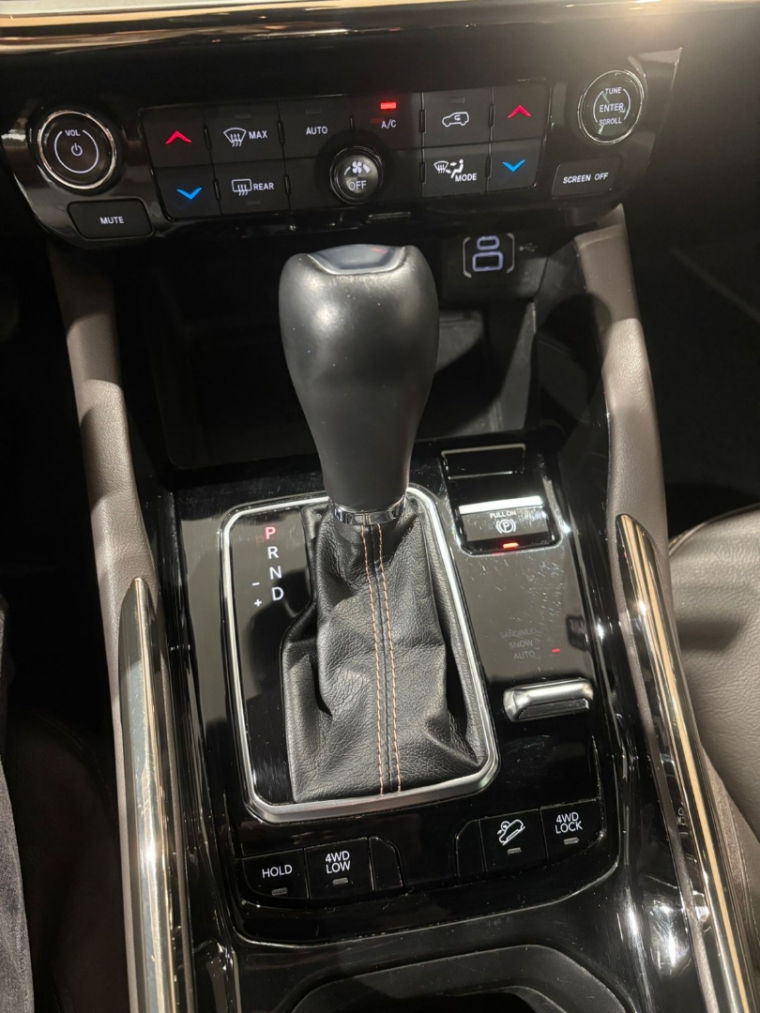 Jeep-COMMANDER-2.0 TD380 TURBO DIESEL OVERLAND AT9