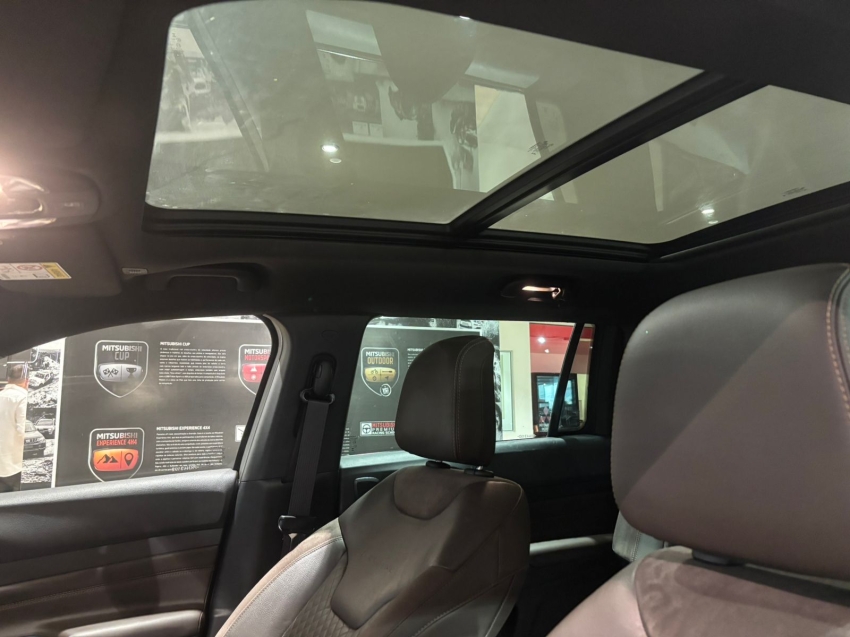 Jeep-COMMANDER-2.0 TD380 TURBO DIESEL OVERLAND AT9