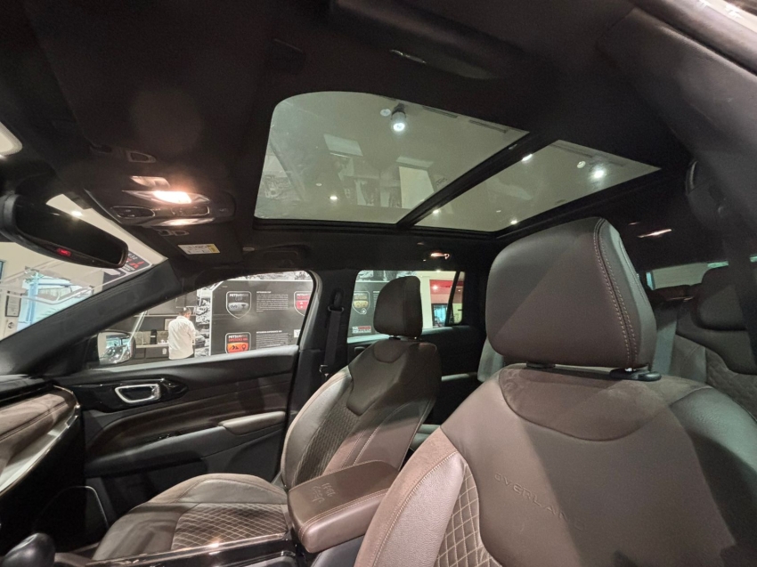 Jeep-COMMANDER-2.0 TD380 TURBO DIESEL OVERLAND AT9