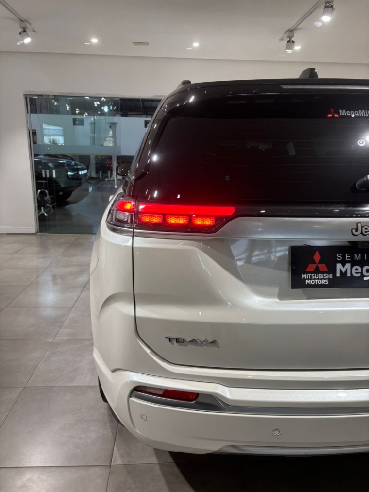 Jeep-COMMANDER-2.0 TD380 TURBO DIESEL OVERLAND AT9