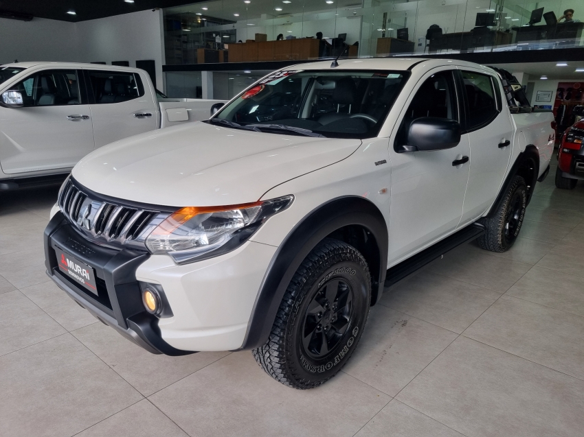 Mitsubishi-L200 TRITON-2.4 16V TURBO DIESEL OUTDOOR GLS CD 4X4 AUTOMÁTICO