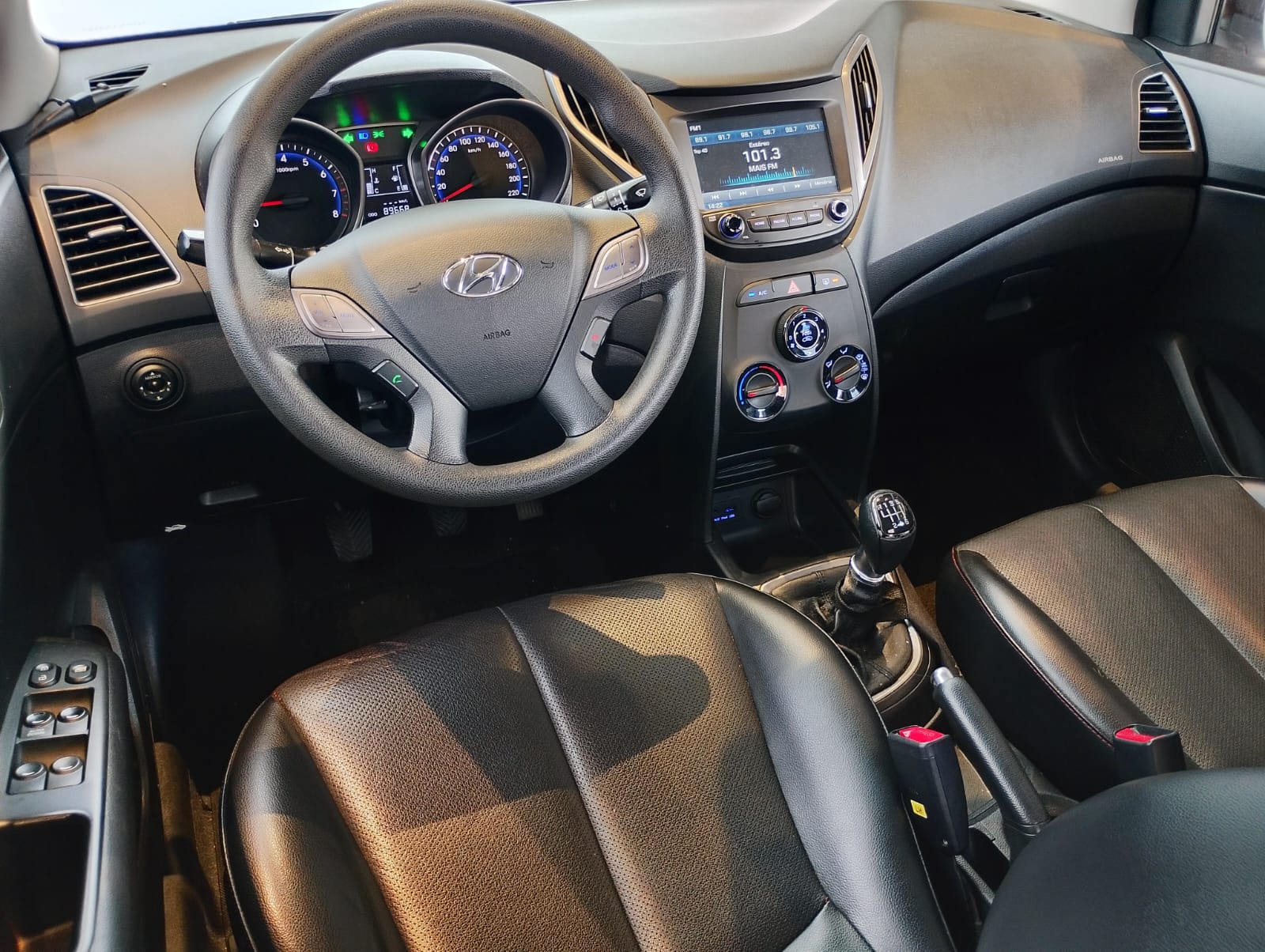 Hyundai-HB20S-HB20S 1.6AT STYLE