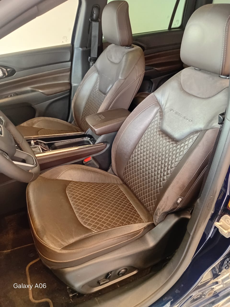 Jeep-COMMANDER-Commander Overl. TD380 2.0 4x4 Die. Aut.