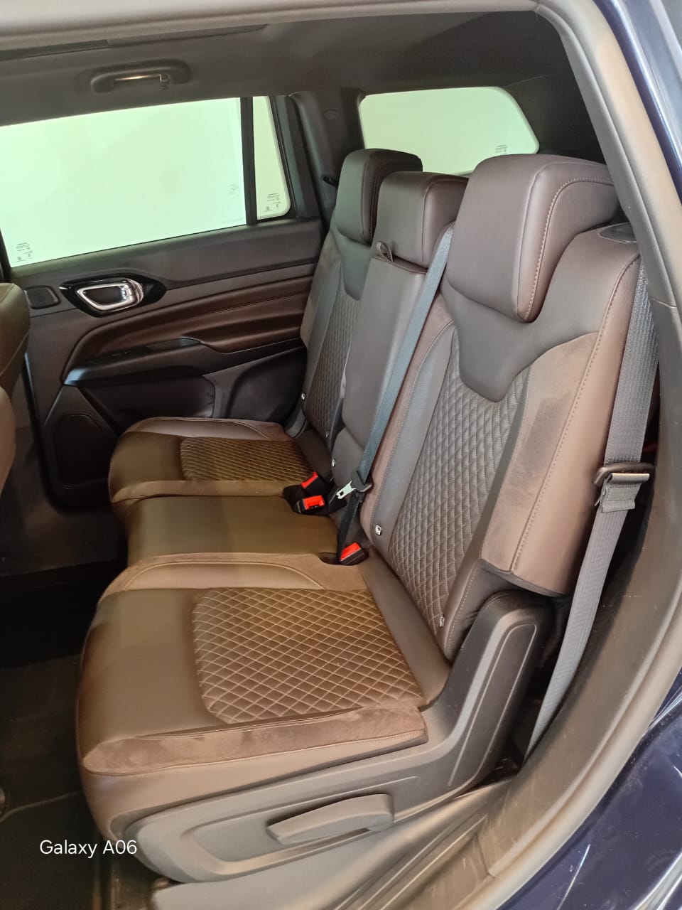 Jeep-COMMANDER-Commander Overl. TD380 2.0 4x4 Die. Aut.