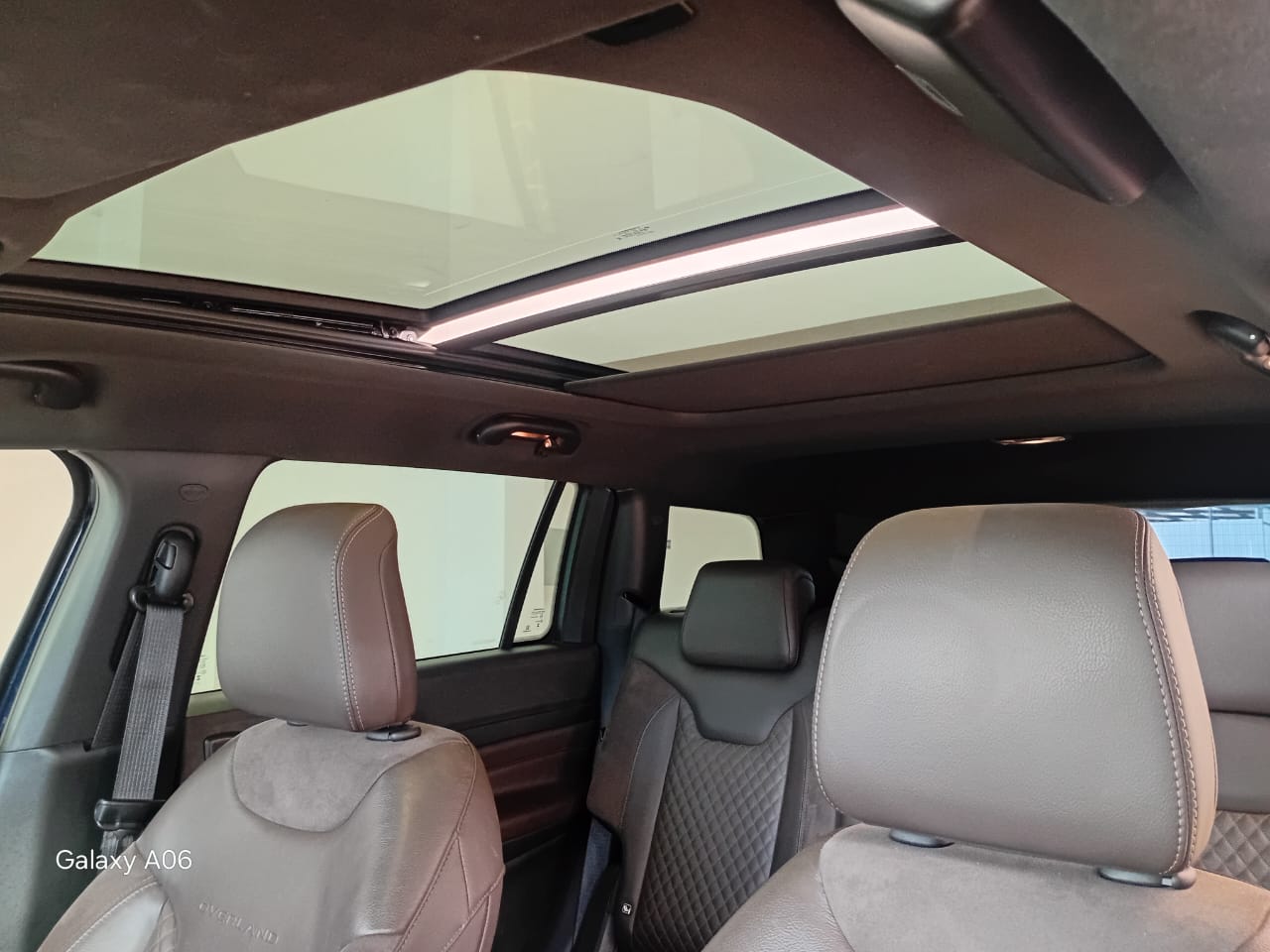 Jeep-COMMANDER-Commander Overl. TD380 2.0 4x4 Die. Aut.