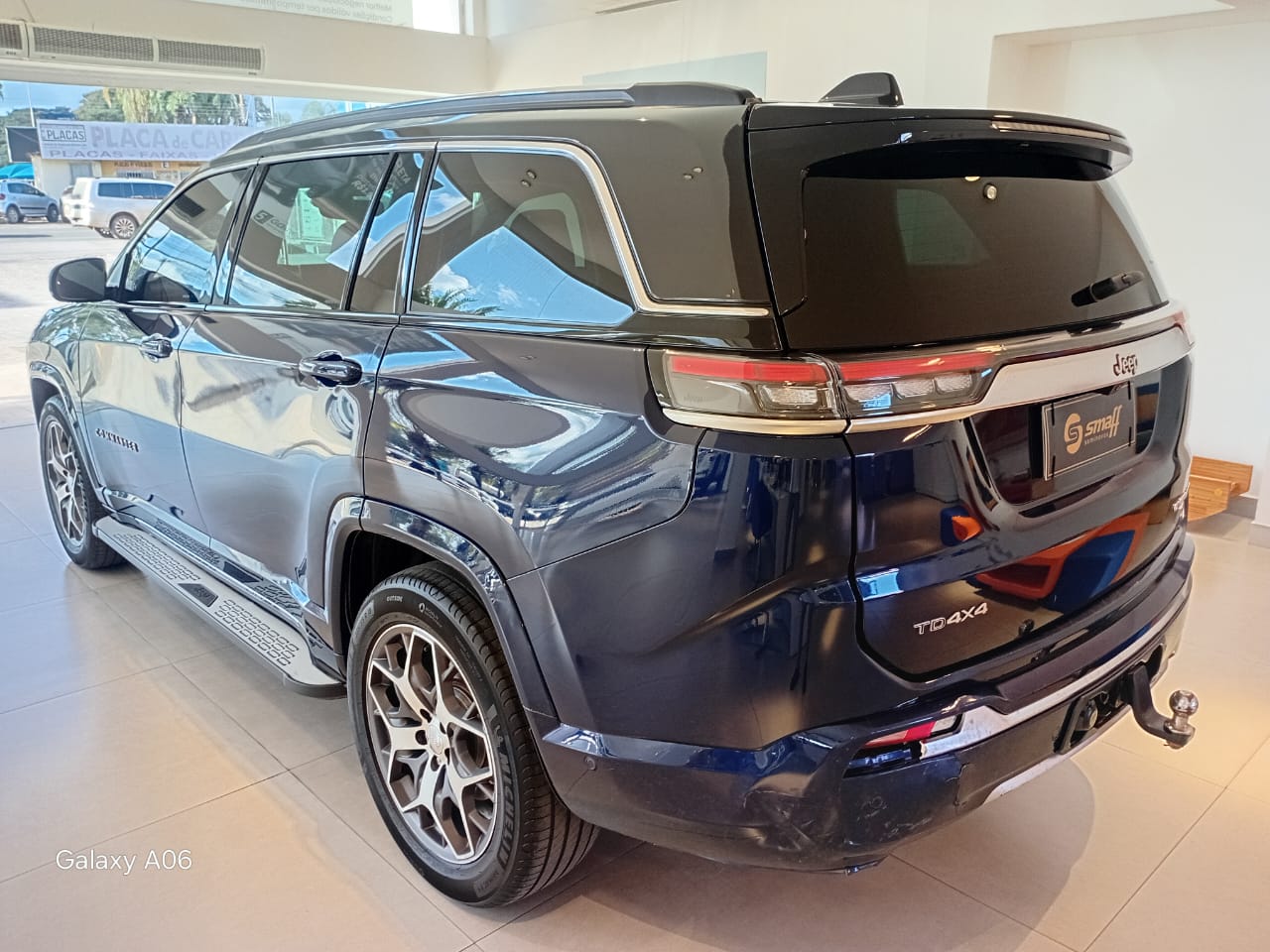 Jeep-COMMANDER-Commander Overl. TD380 2.0 4x4 Die. Aut.