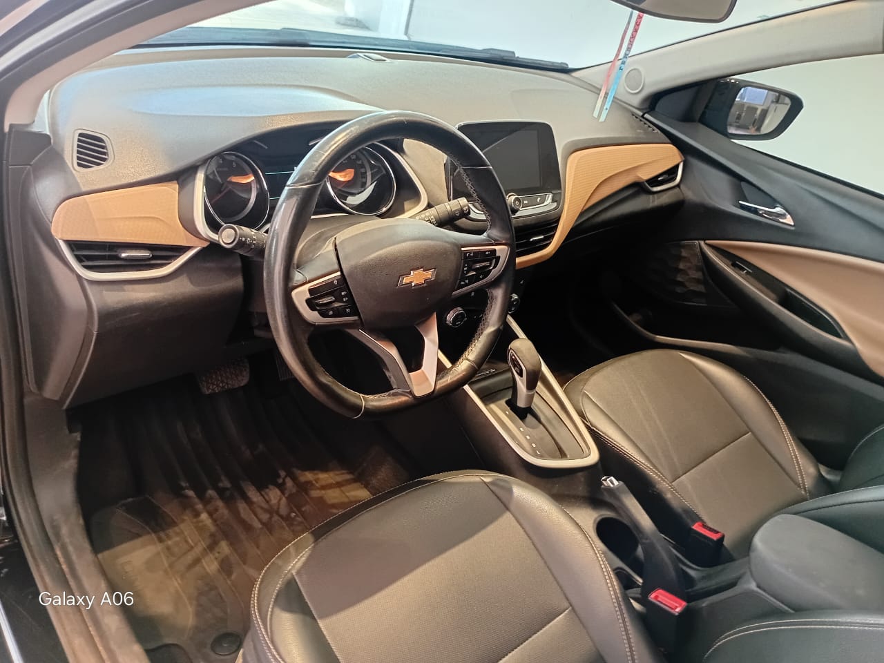 GM - Chevrolet-ONIX-ONIX HATCH PREM. 1.0 12V TB Flex 5p Aut.