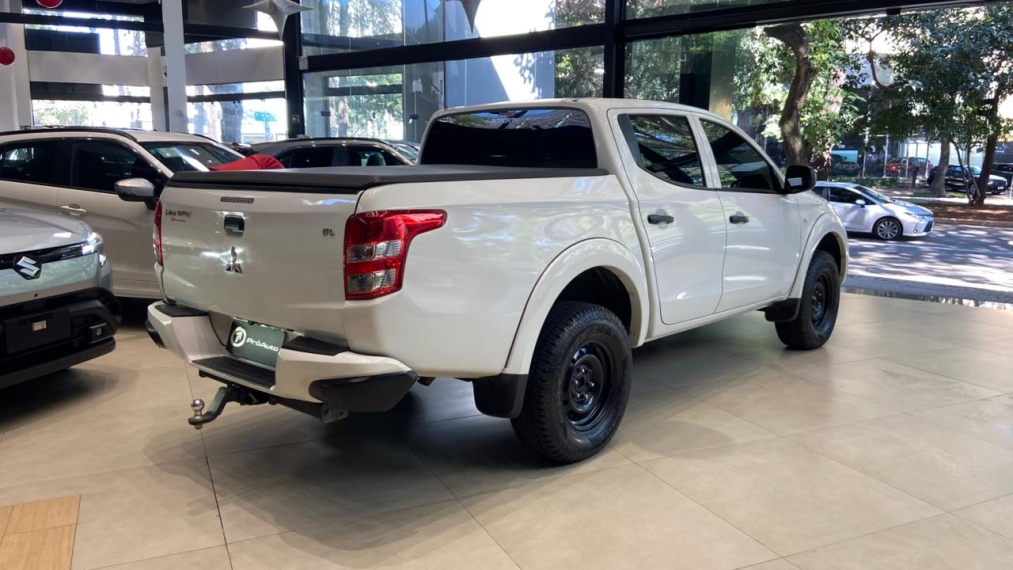 Mitsubishi-L200 TRITON-2.4 16V TURBO DIESEL GL CD 4X4 MANUAL