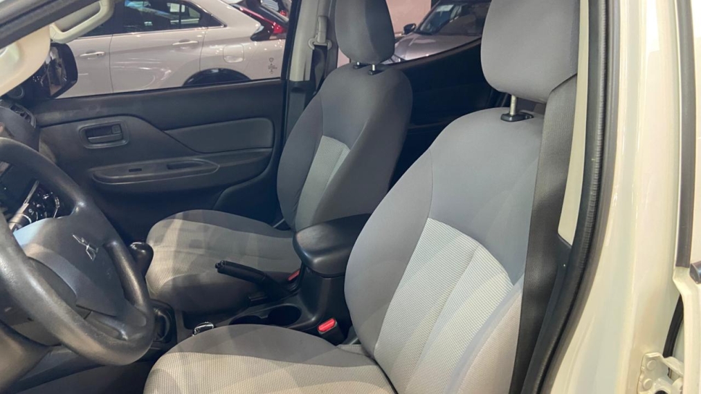 Mitsubishi-L200 TRITON-2.4 16V TURBO DIESEL GL CD 4X4 MANUAL