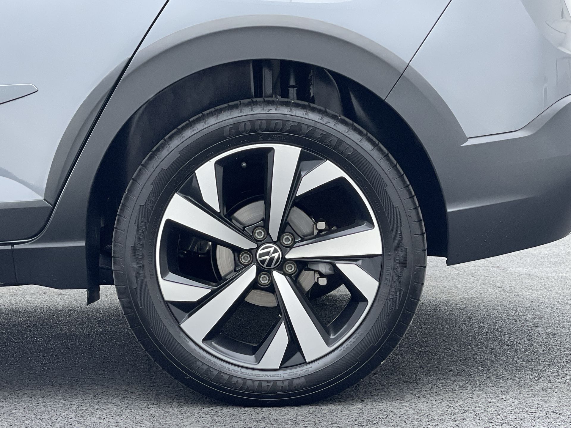 VW - Volkswagen-Nivus-Nivus Highline 1.0 200 TSI Flex Aut.