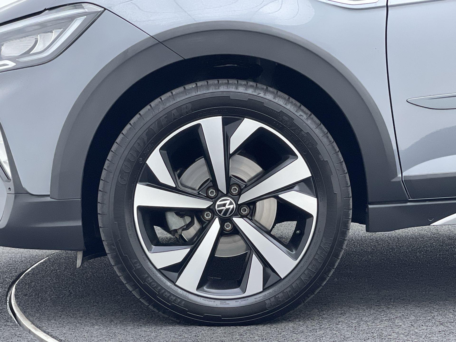 VW - Volkswagen-Nivus-Nivus Highline 1.0 200 TSI Flex Aut.