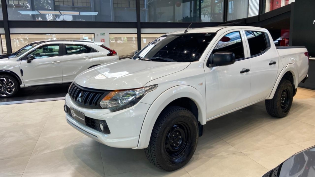 Mitsubishi-L200 TRITON-2.4 16V TURBO DIESEL GL CD 4X4 MANUAL