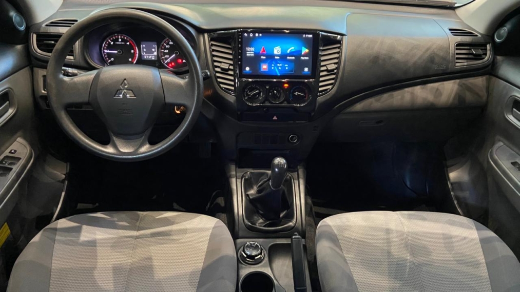 Mitsubishi-L200 TRITON-2.4 16V TURBO DIESEL GL CD 4X4 MANUAL