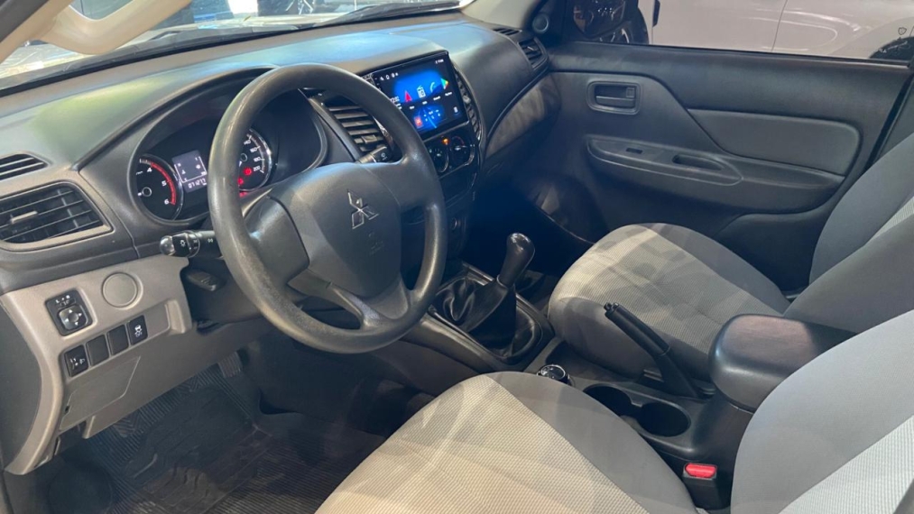 Mitsubishi-L200 TRITON-2.4 16V TURBO DIESEL GL CD 4X4 MANUAL