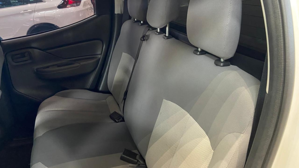 Mitsubishi-L200 TRITON-2.4 16V TURBO DIESEL GL CD 4X4 MANUAL