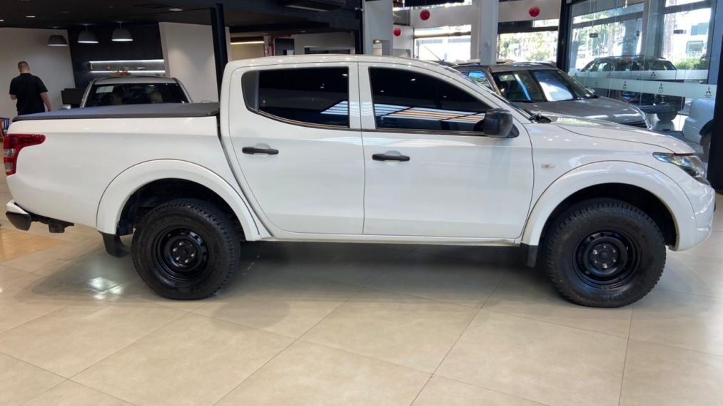 Mitsubishi-L200 TRITON-2.4 16V TURBO DIESEL GL CD 4X4 MANUAL