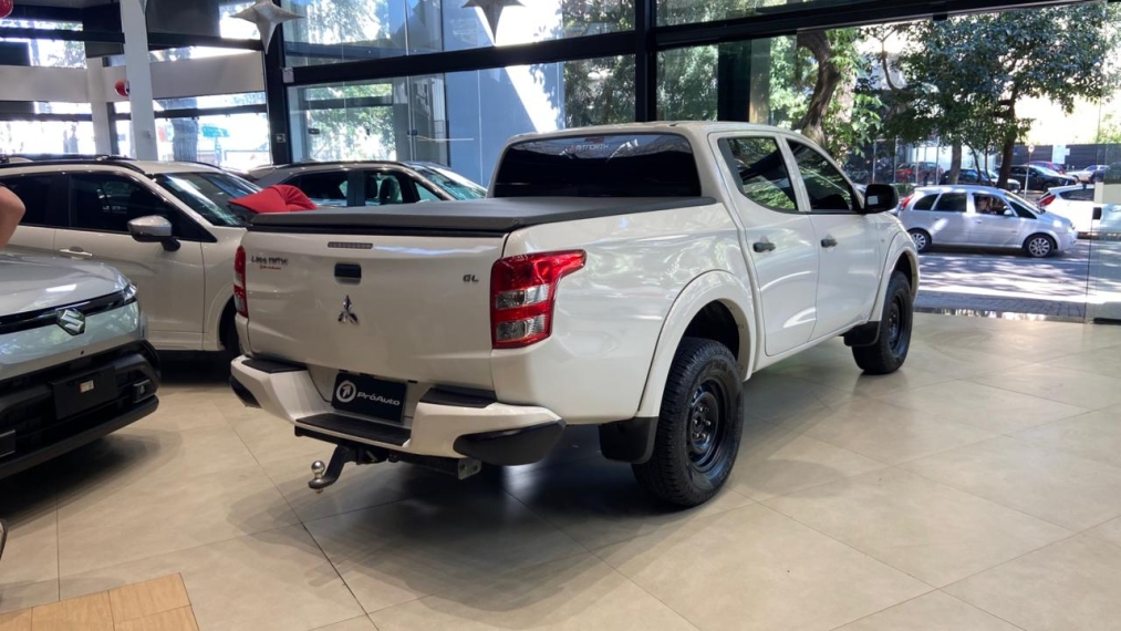 Mitsubishi-L200 TRITON-2.4 16V TURBO DIESEL GL CD 4X4 MANUAL