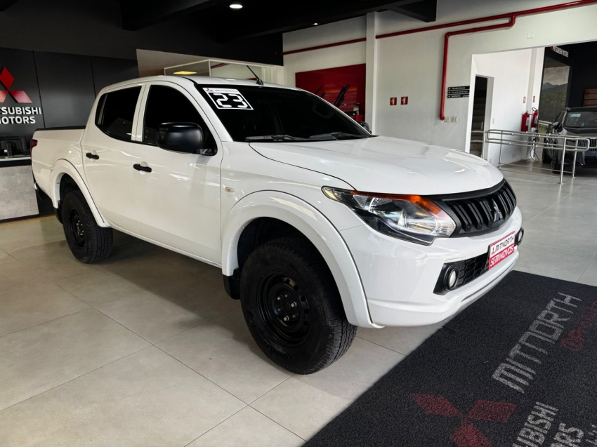 Mitsubishi-L200 TRITON-2.4 16V TURBO DIESEL GL CD 4X4 MANUAL