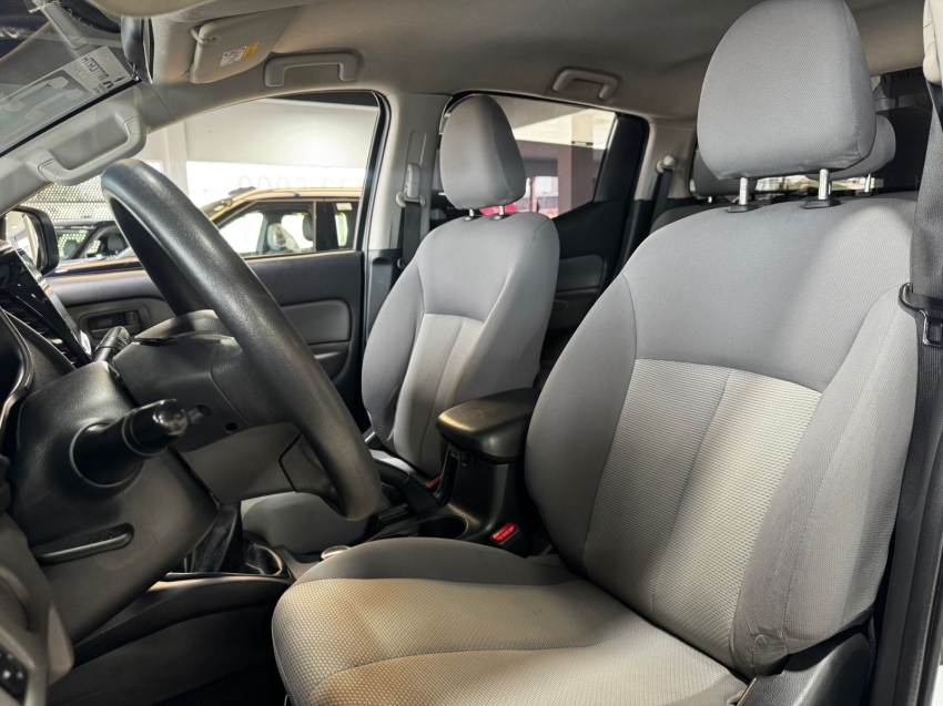 Mitsubishi-L200 TRITON-2.4 16V TURBO DIESEL GL CD 4X4 MANUAL