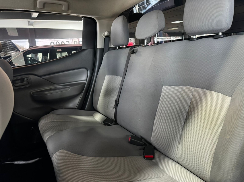 Mitsubishi-L200 TRITON-2.4 16V TURBO DIESEL GL CD 4X4 MANUAL