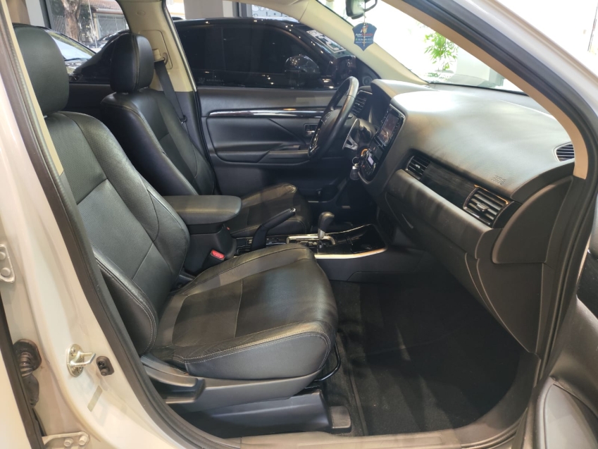 Mitsubishi-OUTLANDER-2.0 16V GASOLINA 4P AUTOMÁTICO