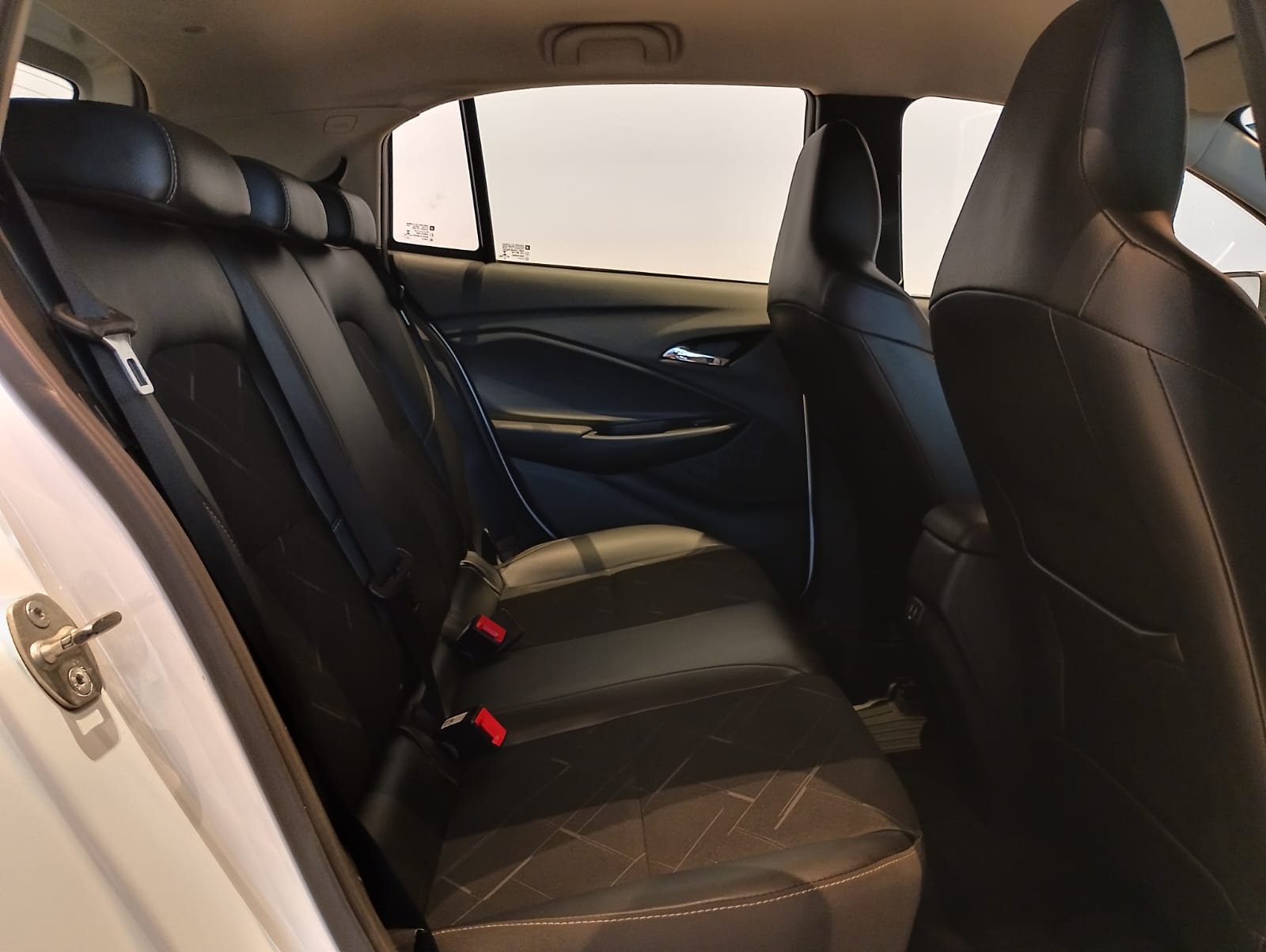 GM - Chevrolet-ONIX-ONIX HATCH PREM. 1.0 12V TB Flex 5p Aut.